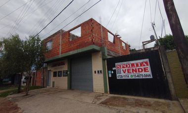 PROPIEDAD EN LOTE PROPIO CON LOCAL COMERCIAL, 6 DEPARTAMENTOS DE 2 AMBIENTES Y ENTRADA PARA AUTOS.