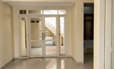 Disewakan Rumah Bangunan 1,5 Lantai di Taman Puspa Raya