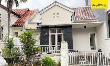 Disewakan Rumah Bangunan 1,5 Lantai di Taman Puspa Raya