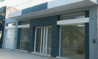 LOCALES COMERCIALES - EXCELENTE UBICACIÓN - APTO TODO DESTINO - MORON CENTRO