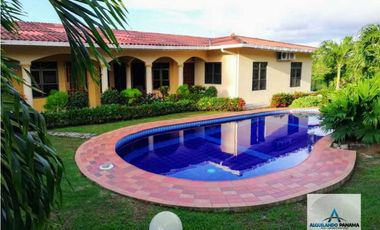 Alquilo elegante apartamento en David! Super céntrico y full amoblado