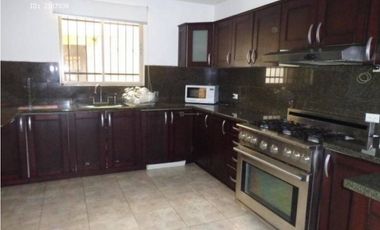 CASA 4RC 296M2 PASEO DORADO EN CONDADO DE REY