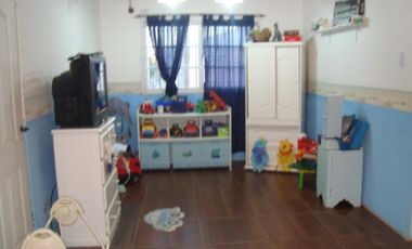 CASA 2 PLANTAS, 6AMB ,DORM.EN SUITE, JARDIN,FONDO, ENTRADA 2 AUTOS.BNA UBIC.