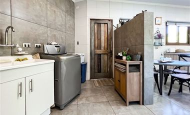 Casa En Venta En Requínoa (las Mercedes, Condominio) JARDÍN