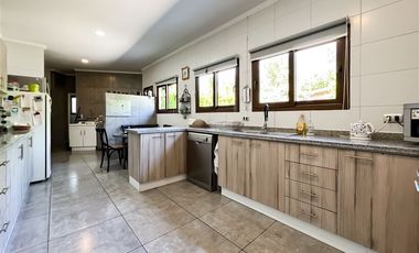 Casa En Venta En Requínoa (las Mercedes, Condominio) JARDÍN