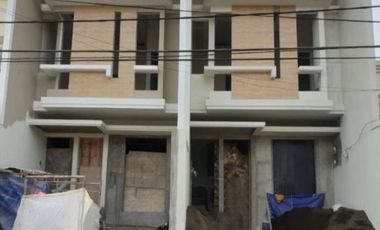 Rumah di Manyar Jaya, New Minimalis, Carport 2, Row 2.5 mobil