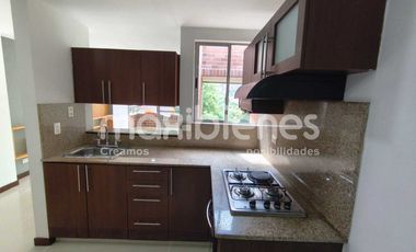 apartamento en arriendo en loma el chocho. Cod A64780