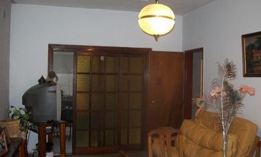 CASA en PEREZ GALDOS 854