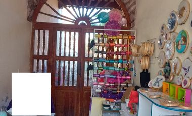 Vendo Casona en el Centro como Terreno 348m2, Calle Miguel Silva, con 2 locales, sin cochera.