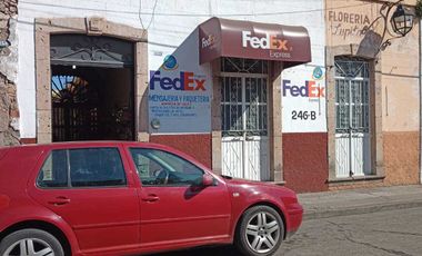 Vendo Casona en el Centro como Terreno 348m2, Calle Miguel Silva, con 2 locales, sin cochera.