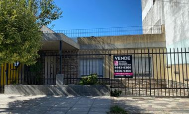 Casa  en Venta El Palomar / Moron (B110 659)