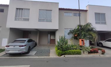 casa en venta en ciudad country. Cod V16556