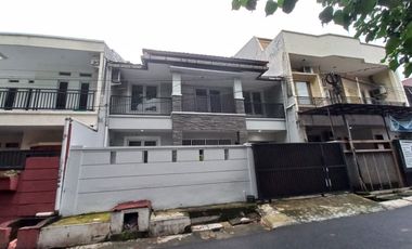 Rumah Disewakan 5 KT di Tebet Jaksel - Akses Jalan 2 Mobil