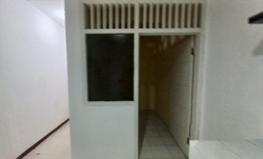 Rumah Disewakan 5 KT di Tebet Jaksel - Akses Jalan 2 Mobil