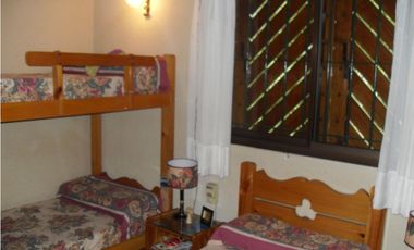 MOGOTES ; CHALET 4 AMBIENTES MUY COMODO-