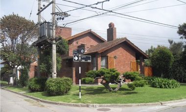 MOGOTES ; CHALET 4 AMBIENTES MUY COMODO-