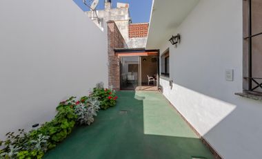 EN VENTA - CASA TRES DORMITORIOS - BARRIO ESPAÑA Y HOSPITALES