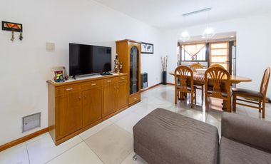 EN VENTA - CASA TRES DORMITORIOS - BARRIO ESPAÑA Y HOSPITALES