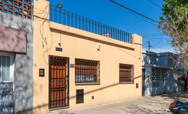 EN VENTA - CASA TRES DORMITORIOS - BARRIO ESPAÑA Y HOSPITALES