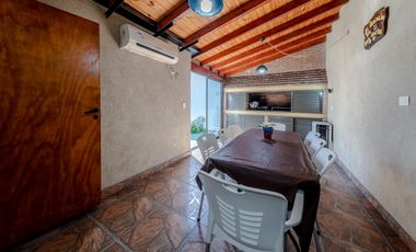 EN VENTA - CASA TRES DORMITORIOS - BARRIO ESPAÑA Y HOSPITALES