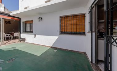 EN VENTA - CASA TRES DORMITORIOS - BARRIO ESPAÑA Y HOSPITALES