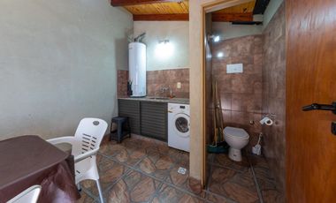EN VENTA - CASA TRES DORMITORIOS - BARRIO ESPAÑA Y HOSPITALES