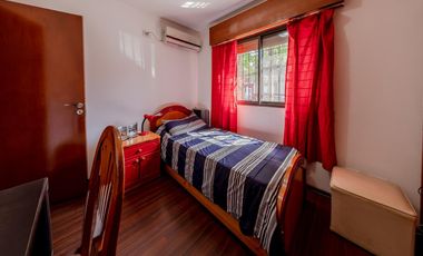 EN VENTA - CASA TRES DORMITORIOS - BARRIO ESPAÑA Y HOSPITALES