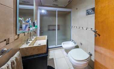 EN VENTA - CASA TRES DORMITORIOS - BARRIO ESPAÑA Y HOSPITALES