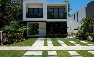 Casa con alberca privada, Sala de TV, zona con amenidades, venta Ciudad Mayakoba