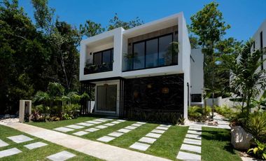 Casa con alberca privada, Sala de TV, zona con amenidades, venta Ciudad Mayakoba