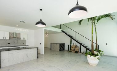 Casa con alberca privada, Sala de TV, zona con amenidades, venta Ciudad Mayakoba