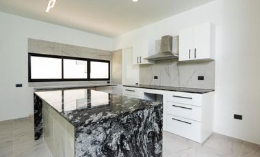 Casa con alberca privada, Sala de TV, zona con amenidades, venta Ciudad Mayakoba