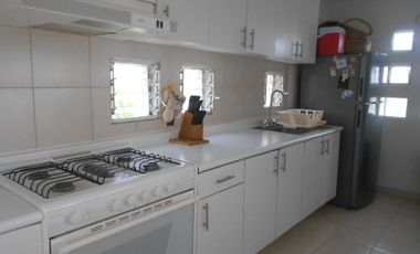 A16 Villa con alberca interior frente a la marina en Ixtapa