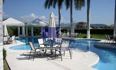 A16 Villa con alberca interior frente a la marina en Ixtapa