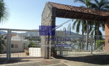 A16 Villa con alberca interior frente a la marina en Ixtapa