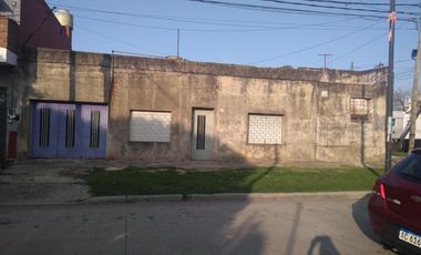 Venta casa 3 ambientes con garage zona Billinghurst. Oportunidad