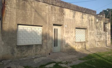 Venta casa 3 ambientes con garage zona Billinghurst. Oportunidad