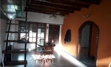 VENTA CASA 3 AMB GRAN PARQUE Y GALPON barrio 2 de abril