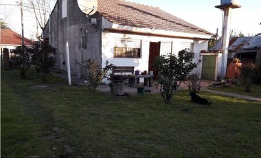 VENTA CASA 3 AMB GRAN PARQUE Y GALPON barrio 2 de abril