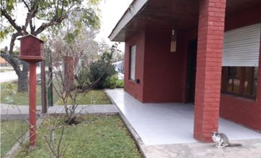 VENTA CASA 3 AMB GRAN PARQUE Y GALPON barrio 2 de abril