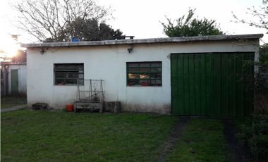 VENTA CASA 3 AMB GRAN PARQUE Y GALPON barrio 2 de abril