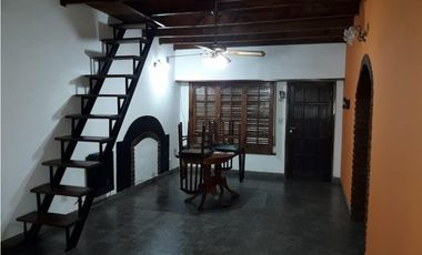 VENTA CASA 3 AMB GRAN PARQUE Y GALPON barrio 2 de abril