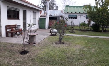 VENTA CASA 3 AMB GRAN PARQUE Y GALPON barrio 2 de abril
