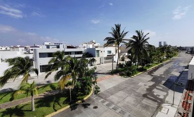 CASA EN VENTA CON ALBERCA REC. EN P.B. FRACC. LOMAS DIAMANTE RIVIERA VERACRUZANA