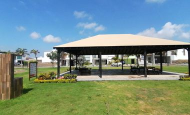 CASA EN VENTA CON ALBERCA REC. EN P.B. FRACC. LOMAS DIAMANTE RIVIERA VERACRUZANA
