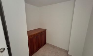 apartamento en arriendo en loma de las brujas. Cod A214137