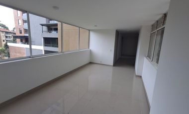 apartamento en arriendo en loma de las brujas. Cod A214137