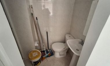 apartamento en arriendo en loma de las brujas. Cod A214137