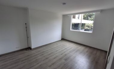 apartamento en arriendo en loma de las brujas. Cod A214137