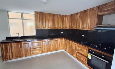 apartamento en arriendo en loma de las brujas. Cod A214137
